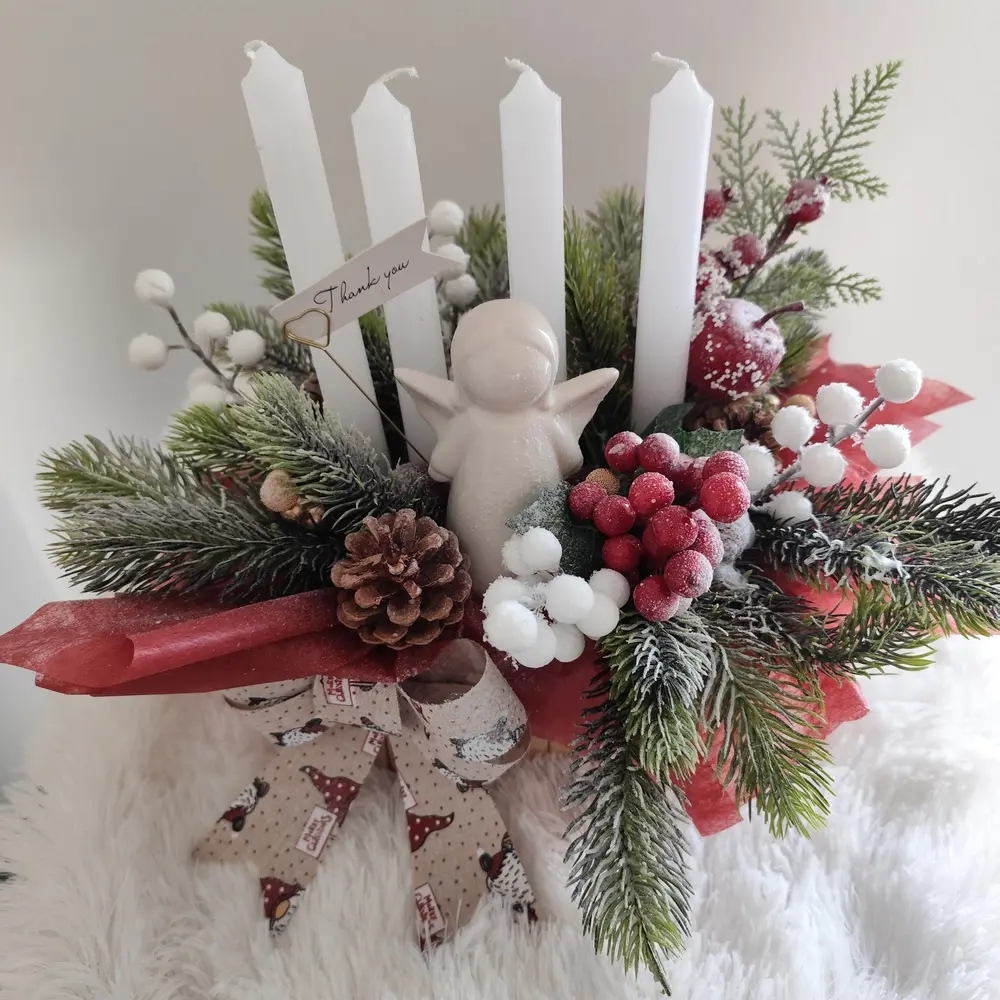 Adventski aranžman s anđelom