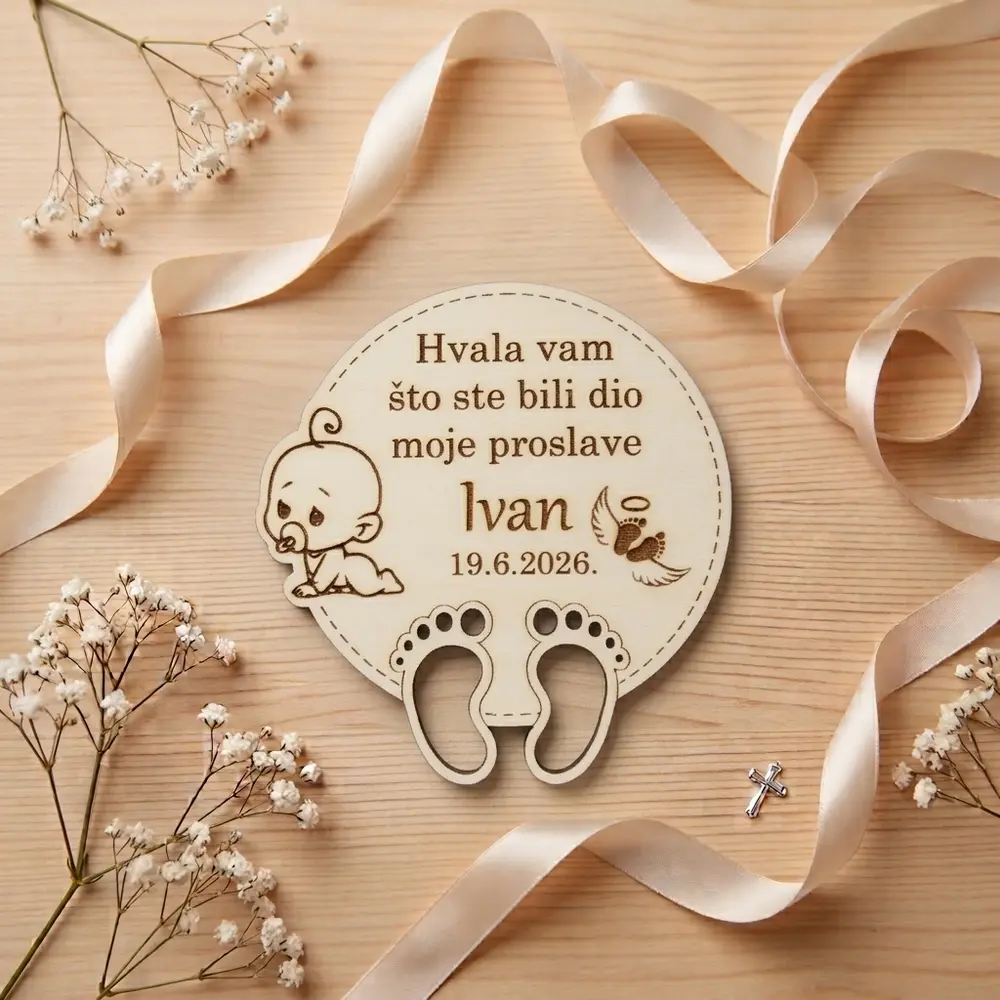 Personalizirani drveni magnet za krštenje s imenom i datumom