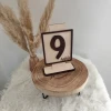 Moderni broj za stol za vjenčanje u okviru s natpisom Table 9